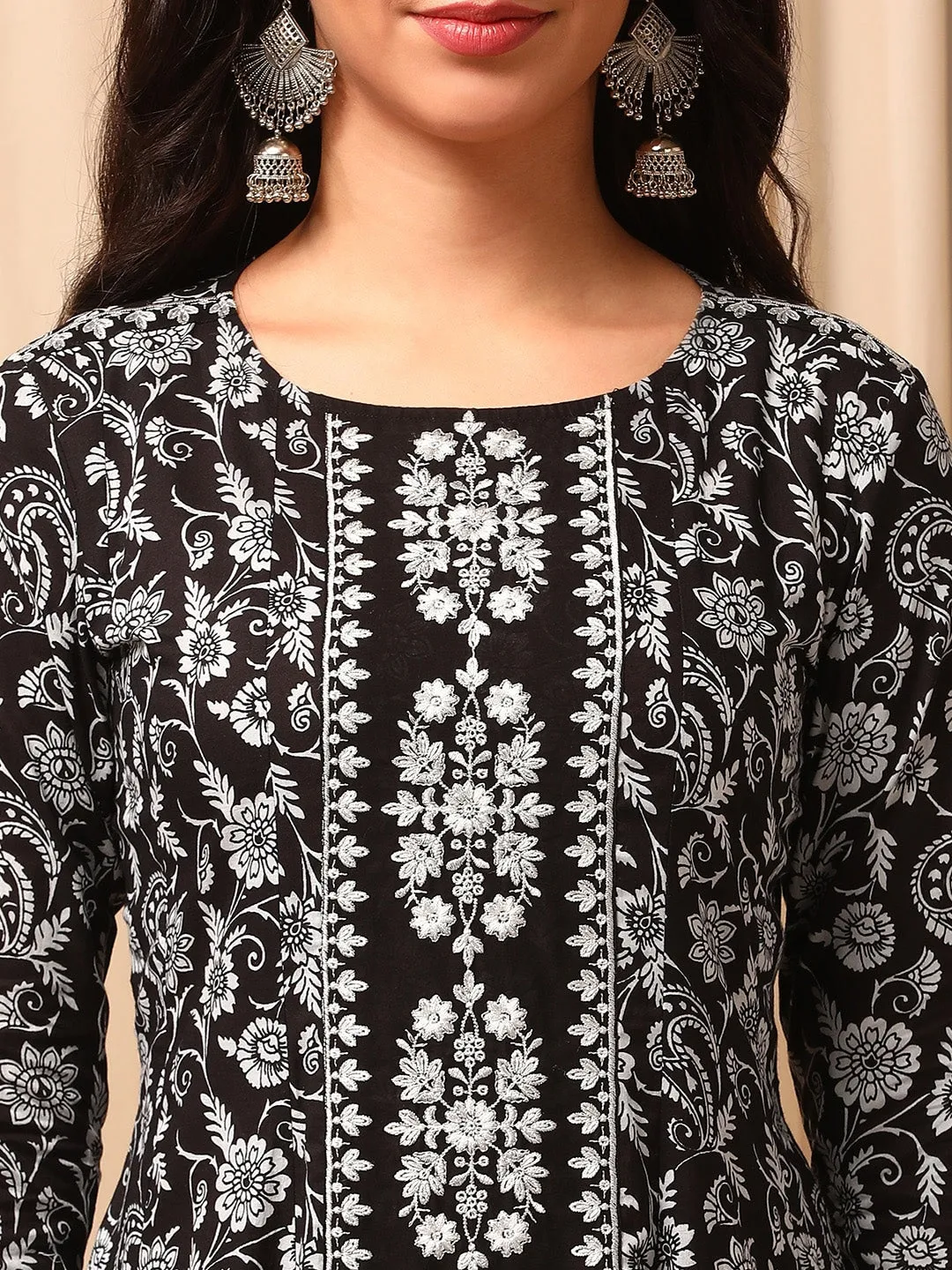 Black Women Ethnic Motifs Embroidered Empire Thread Work Kurta with Trousers