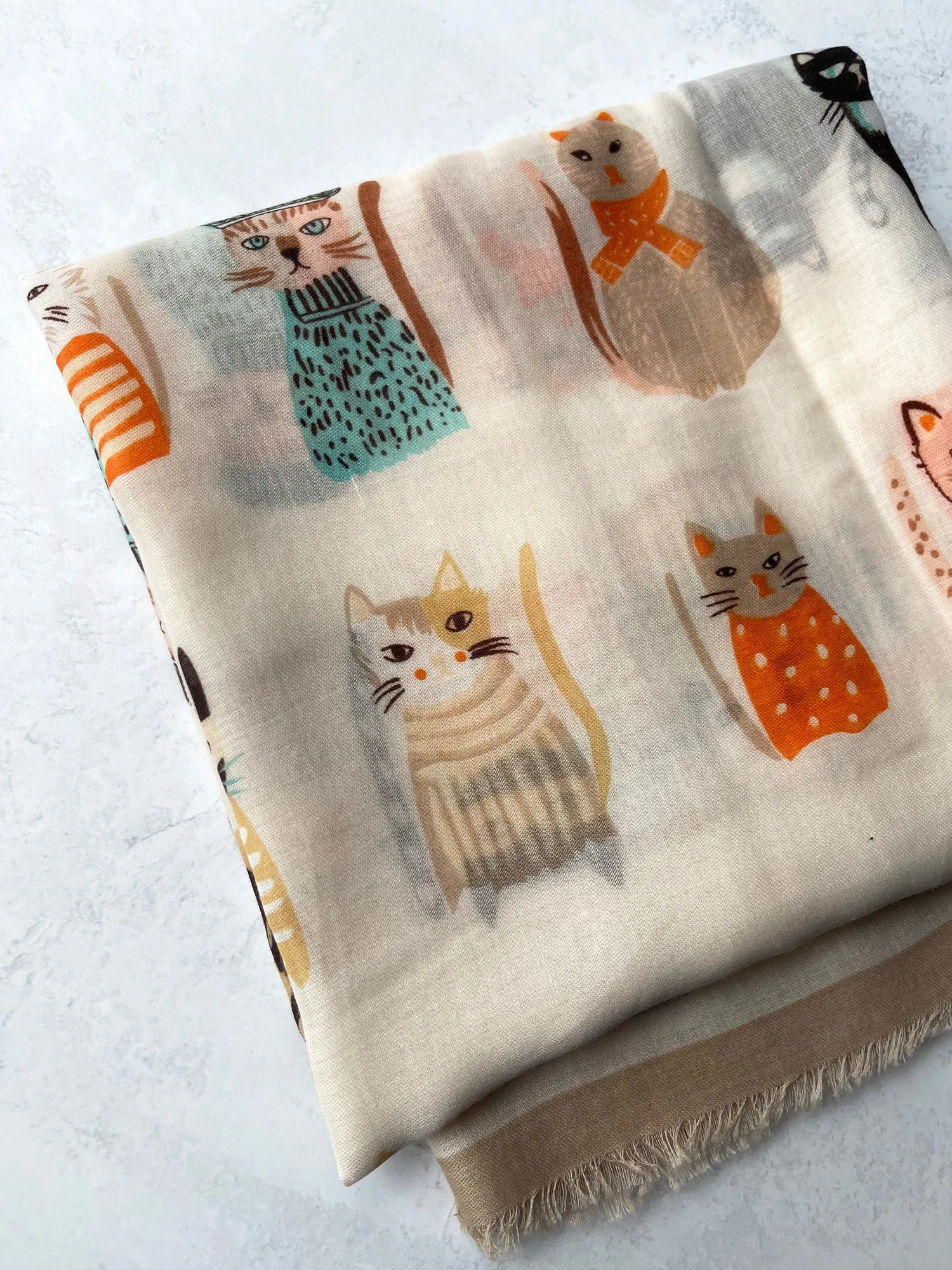 CREAM AND BEIGE LIGHTWEIGHT BORDER CAT SCARF