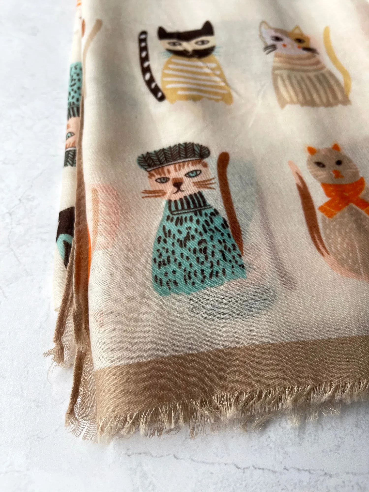 CREAM AND BEIGE LIGHTWEIGHT BORDER CAT SCARF