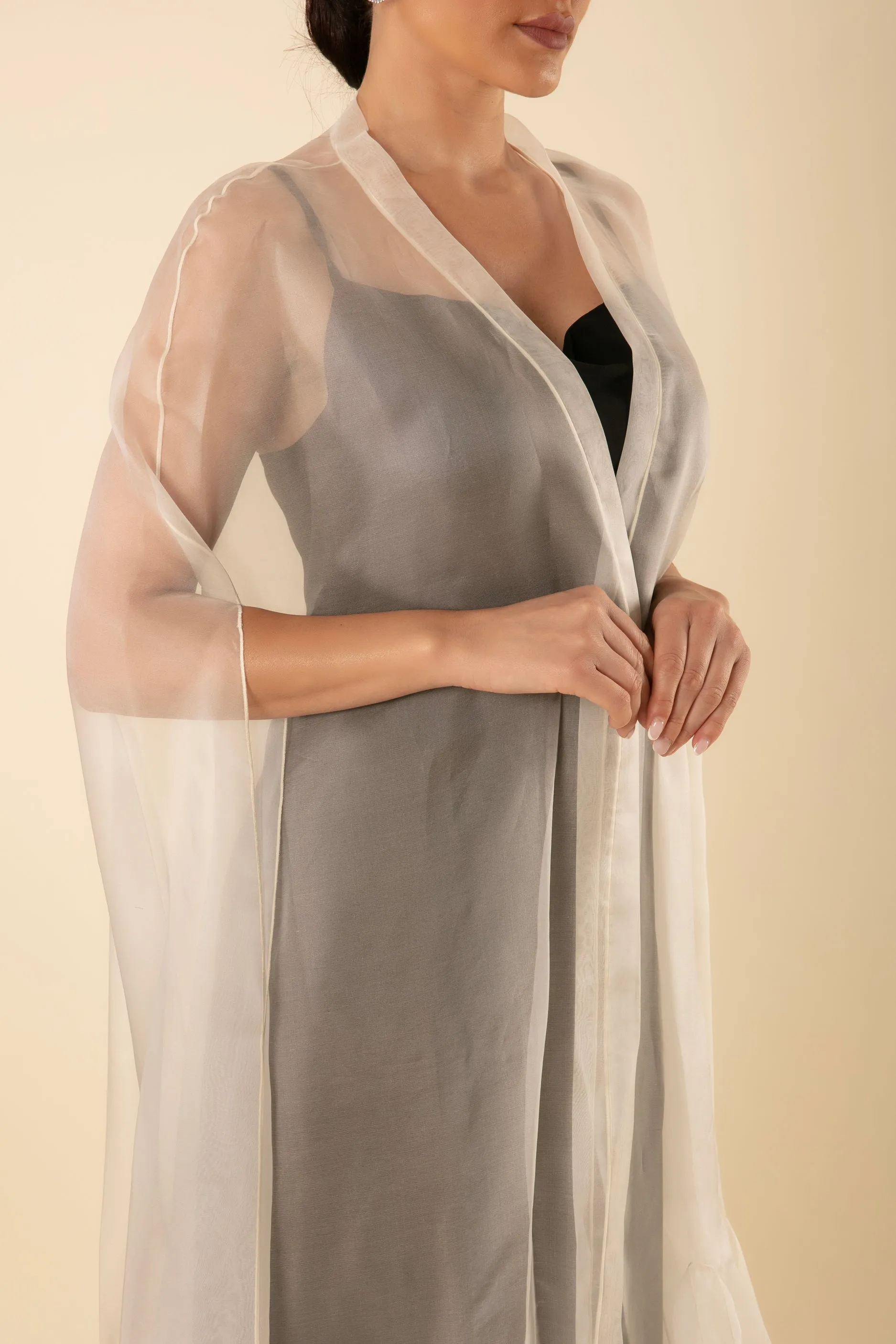 EVENING WHITE ORGANZA CAPE/ABAYA