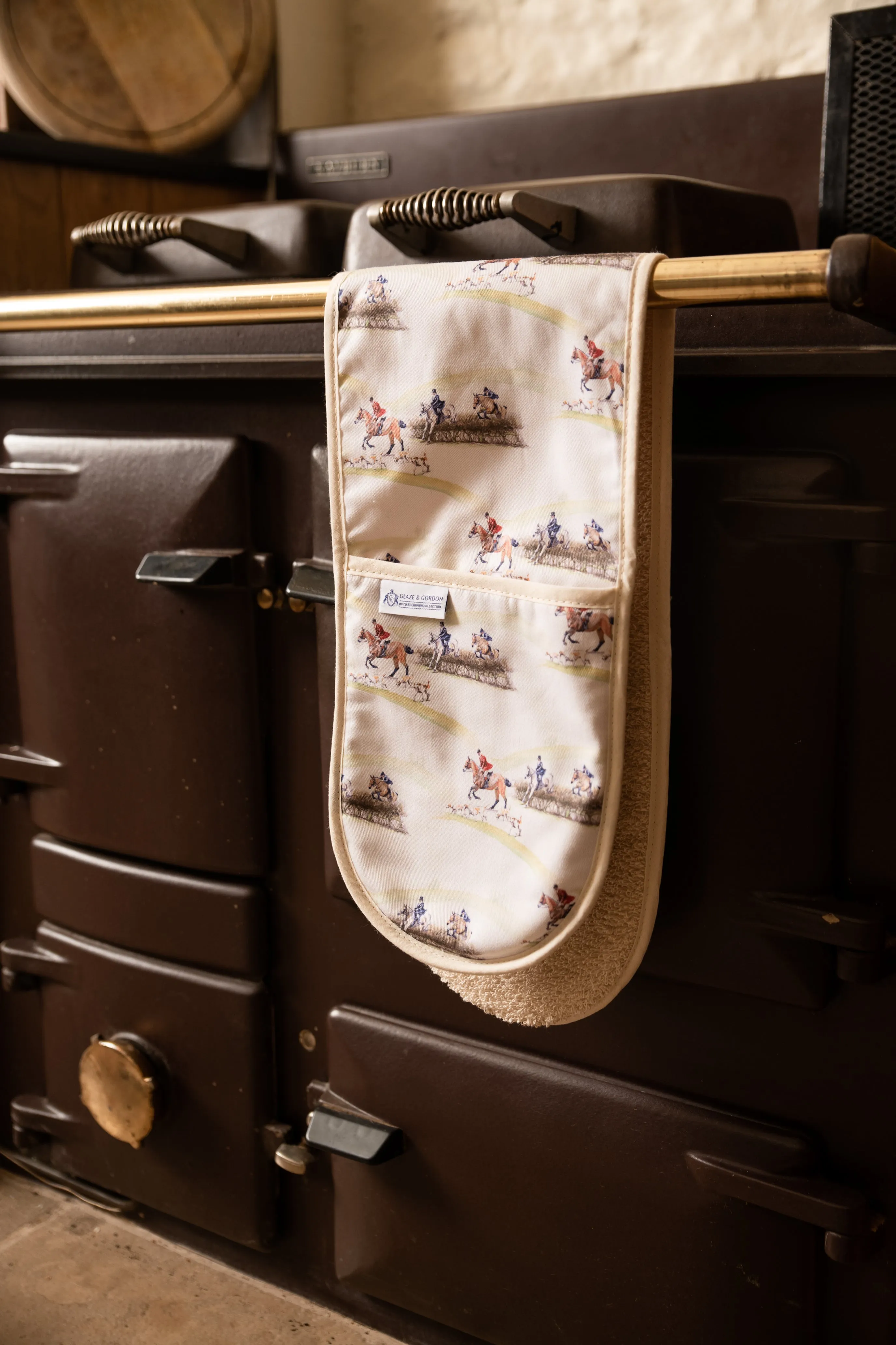 Glaze & Gordon 'The Hunt Jump' Oven Gloves