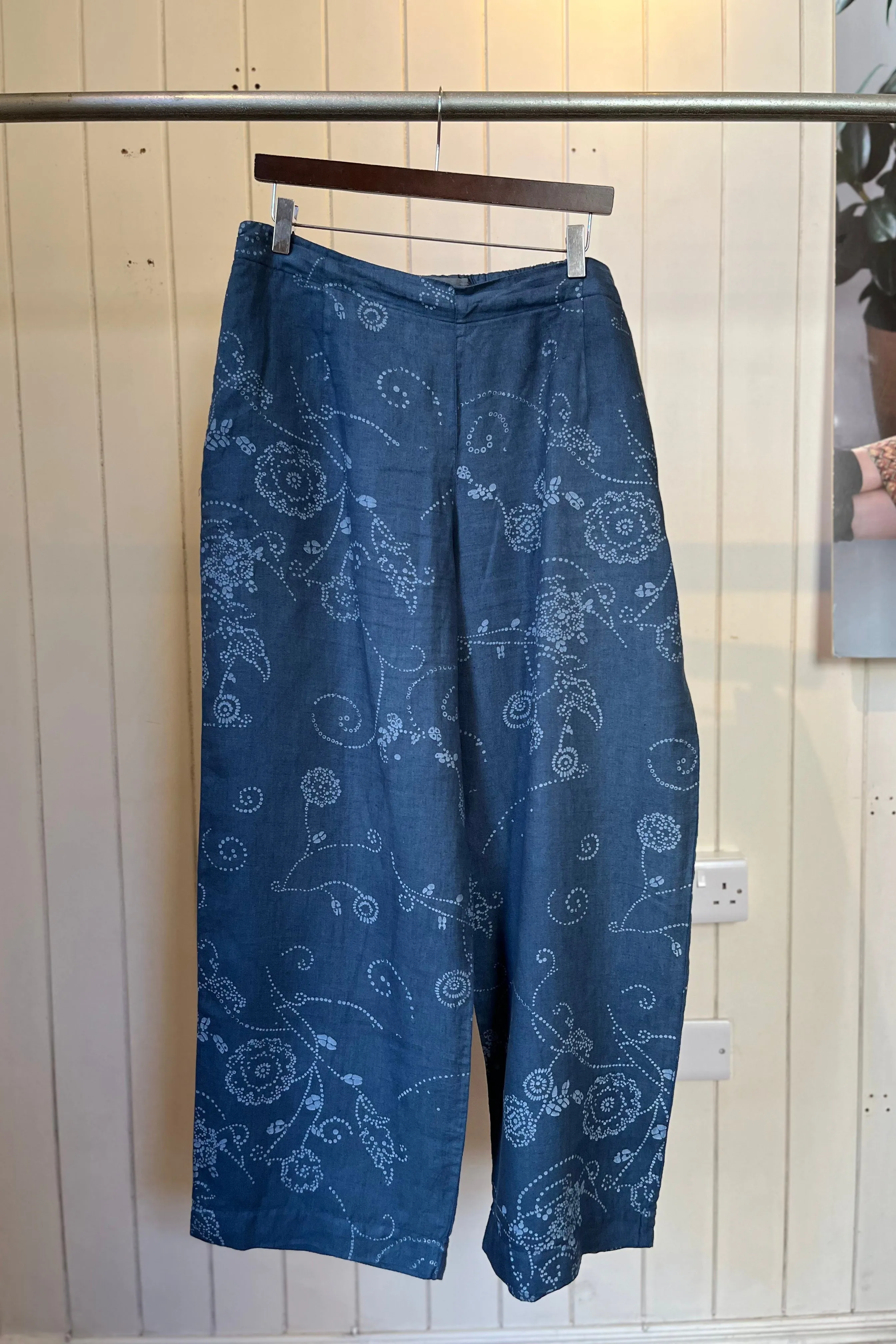 Re-Wear Oska Lagoon Blue Batik Floral Print Linen Trousers