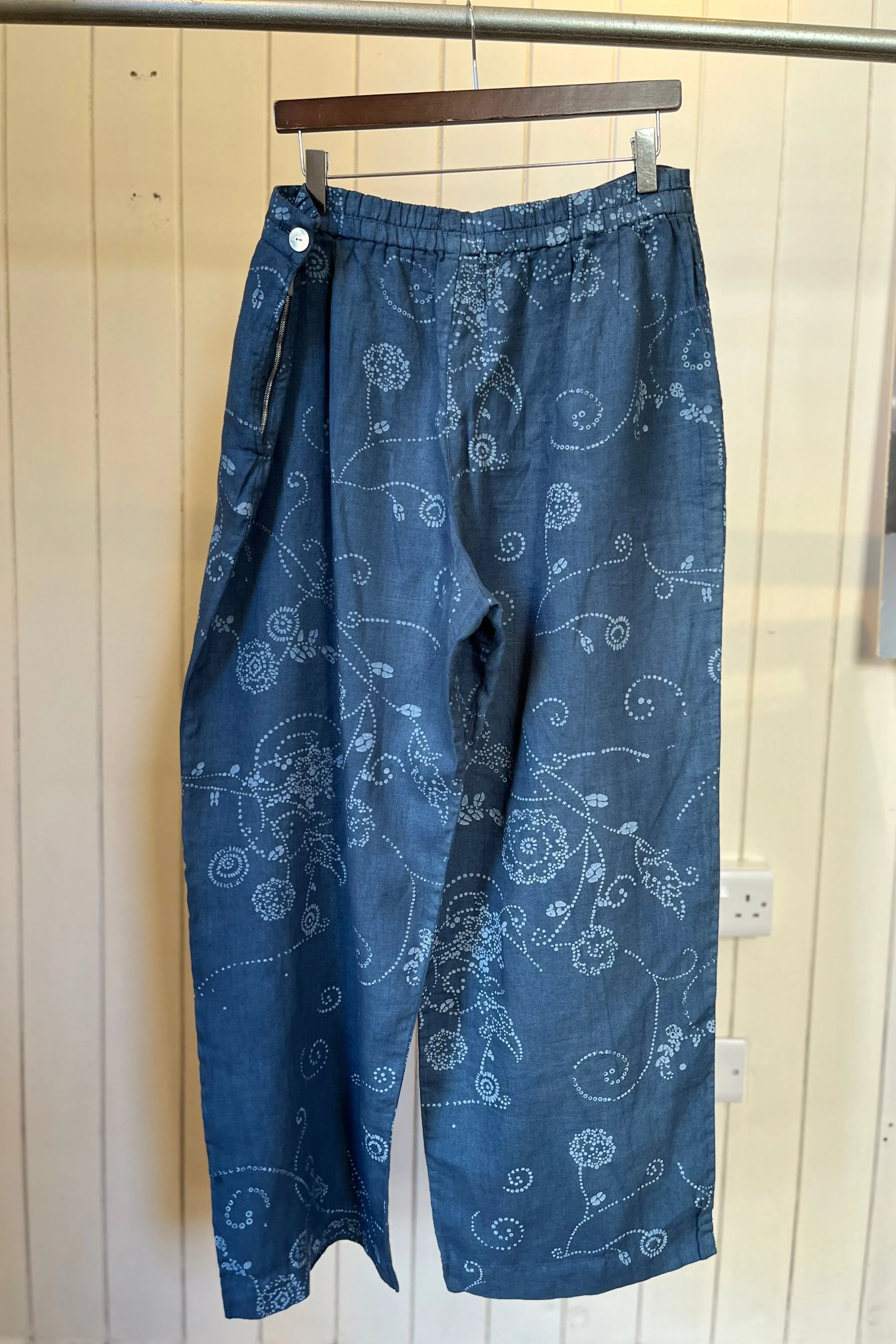 Re-Wear Oska Lagoon Blue Batik Floral Print Linen Trousers