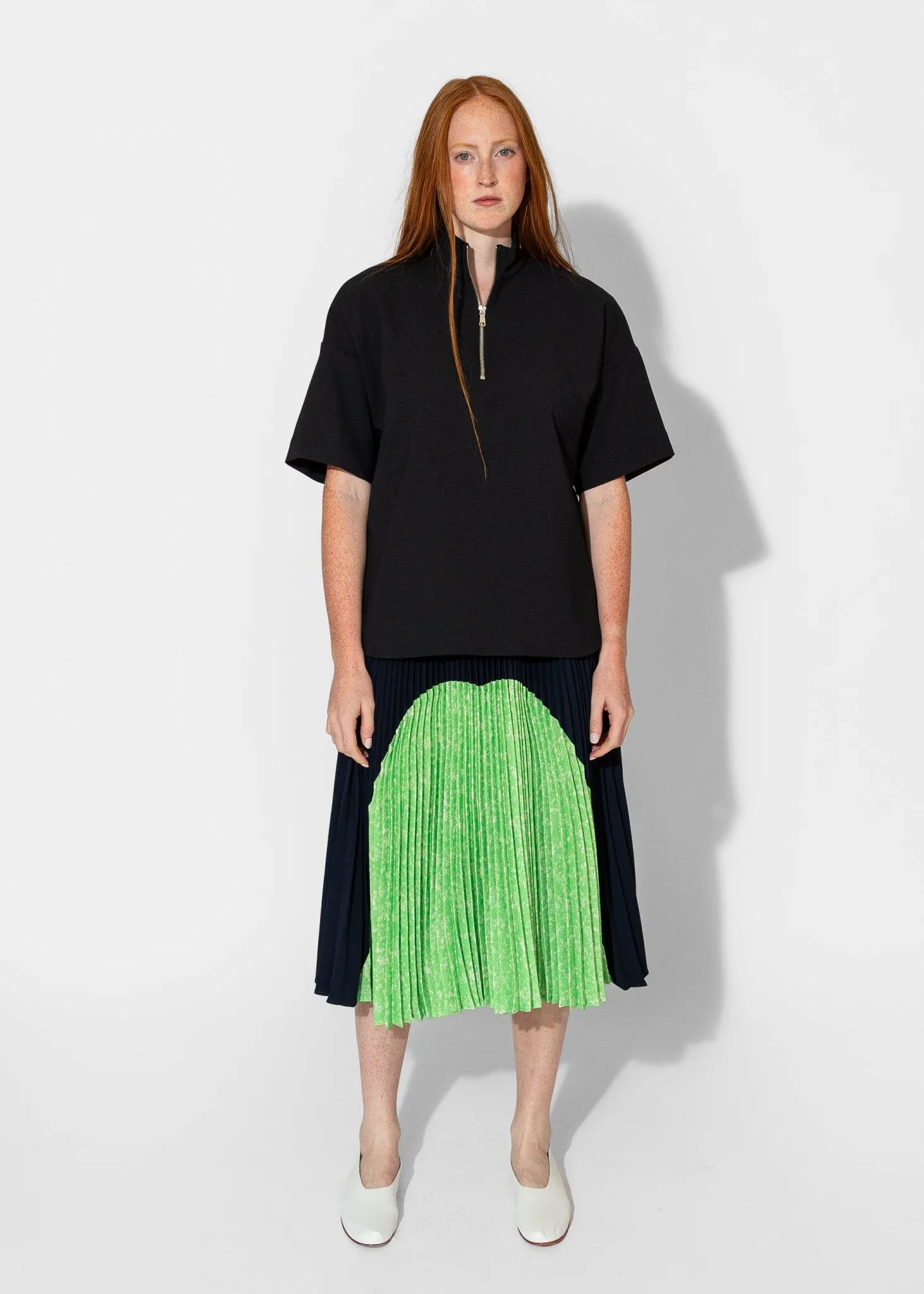 Sunburst Pleated Skirt in Midnight/Lime