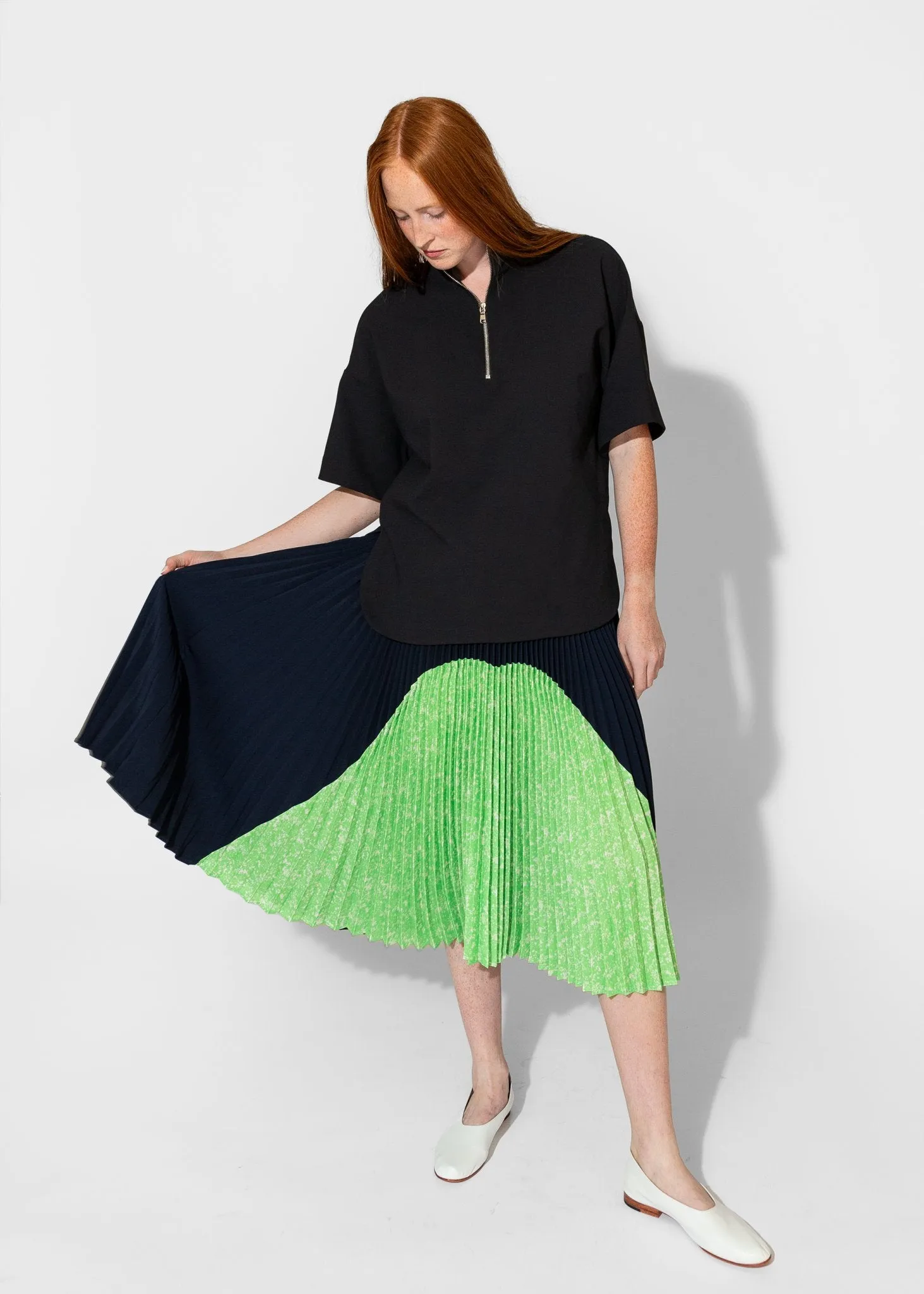 Sunburst Pleated Skirt in Midnight/Lime