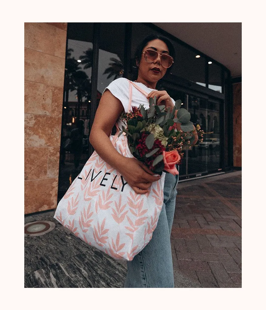 The Retro Petal Tote: Powder Pink/White