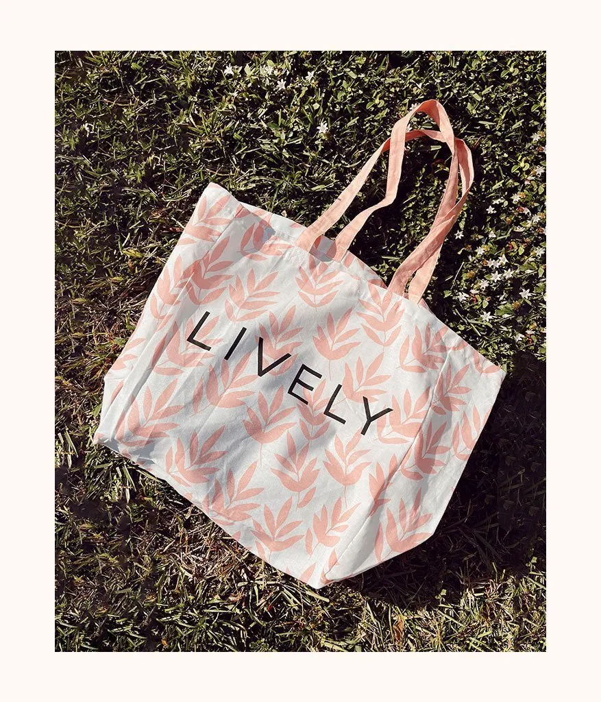 The Retro Petal Tote: Powder Pink/White