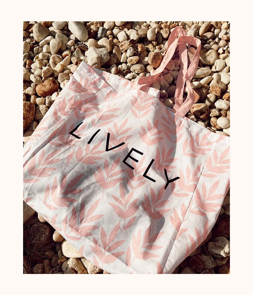 The Retro Petal Tote: Powder Pink/White