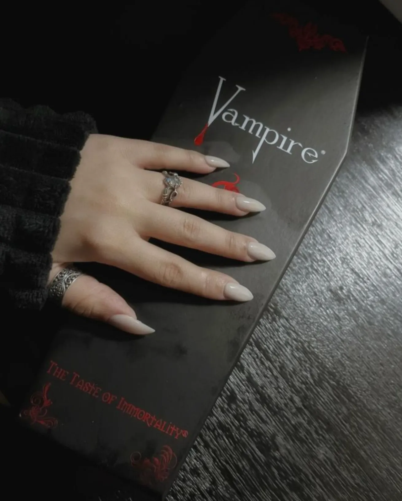 VAMPIRE® MERLOT WITH COFFIN & CAPE