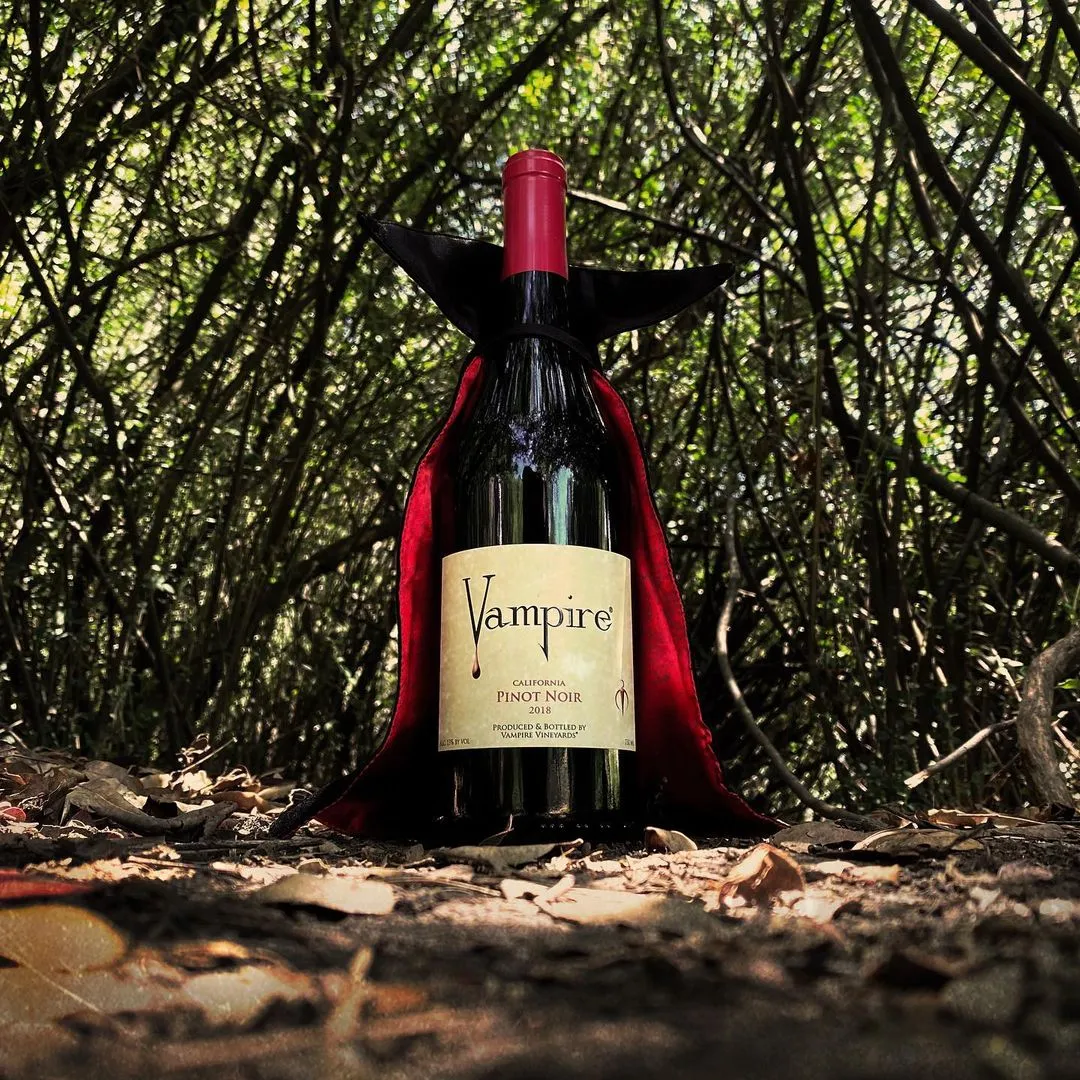 VAMPIRE® PINOT NOIR WITH COFFIN & CAPE