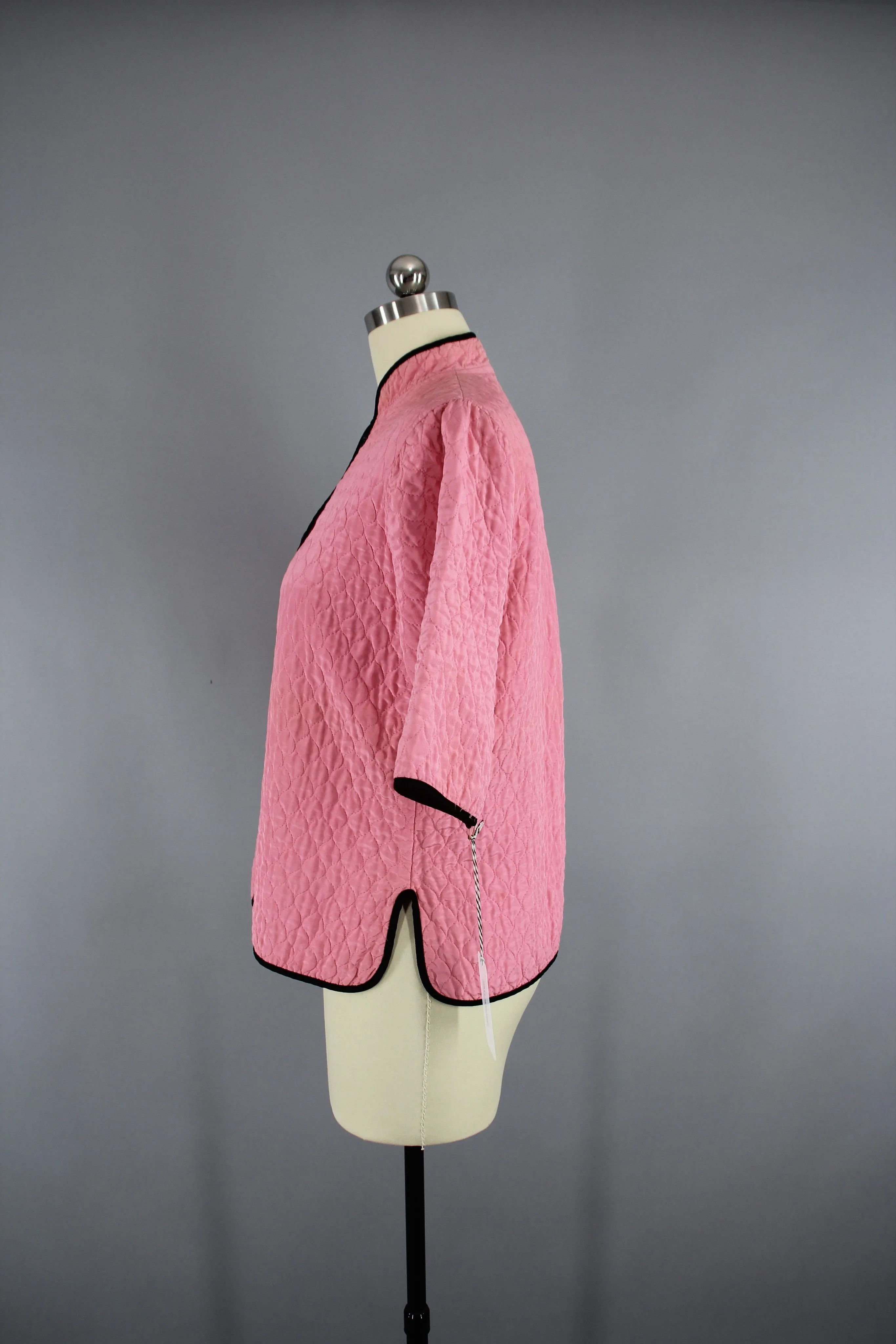 Vintage 1940s Bed Jacket / Carnation Pink Quilted Rayon